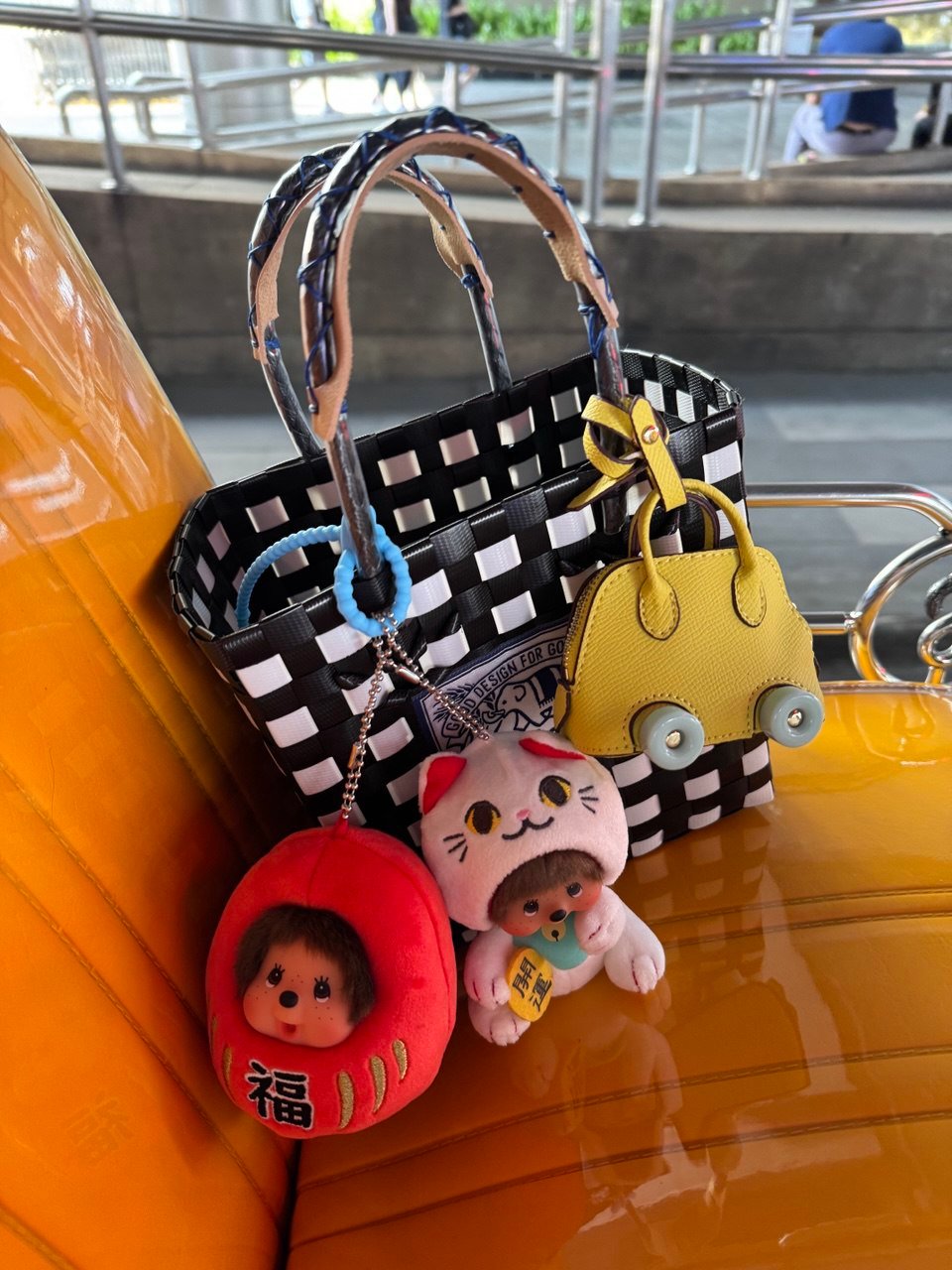 MONCHHICHI Daruma & Luck Cat - Tuktuk Shooting